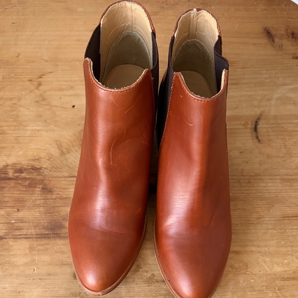 Nisolo Tan Leather Chelsea Boots - Picture 5 of 5